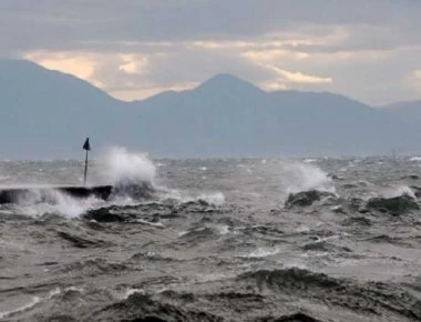 Αποκλεισμένοι 40 Τούρκοι στα ελληνικά νησιά λόγω κακοκαιρίας